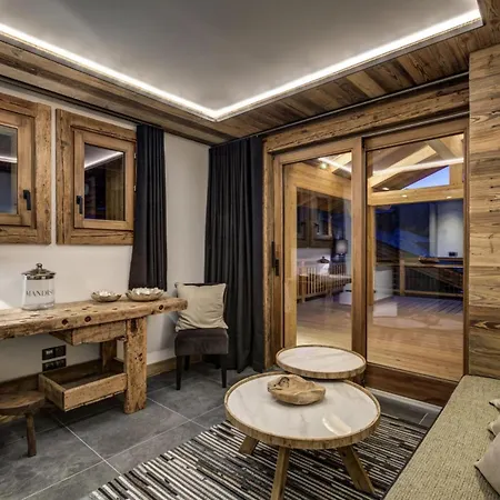 Ultra-luxe Chalet With Matterhorn Views * 采尔马特