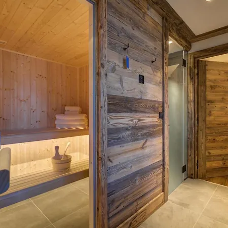 Ultra-luxe Chalet With Matterhorn Views 木屋 采尔马特