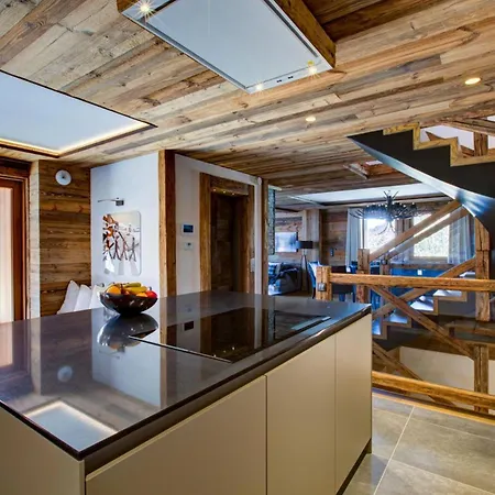 Ultra-luxe Chalet With Matterhorn Views 木屋 *